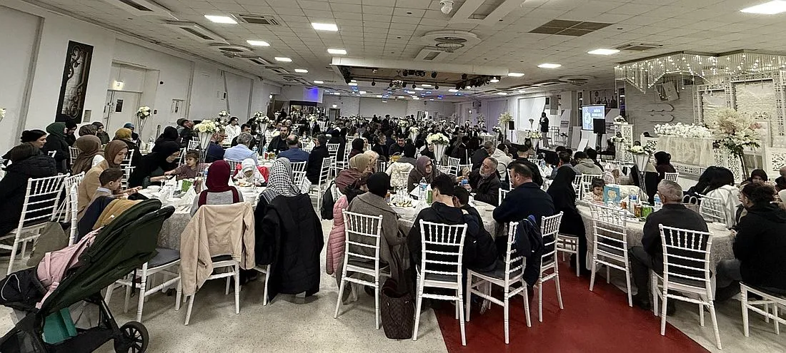 Über 400 Gäste feiern gemeinsames Iftar der Gerechtigkeitspartei