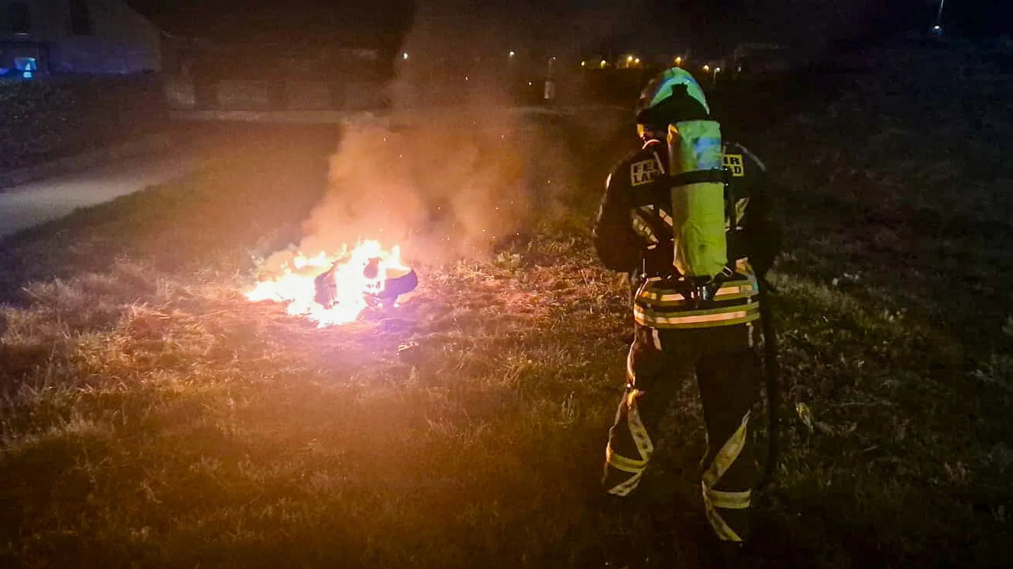 Langenselbold: Kleinkraftrad brennt lichterloh