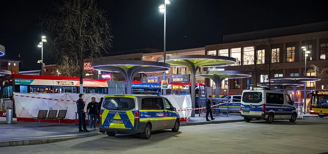 Messerattacke im Bus: 25-Jähriger in Hanau schwer verletzt
