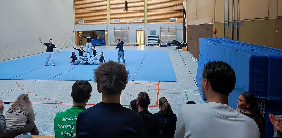 Akrobatik-Event für die Brückenschule