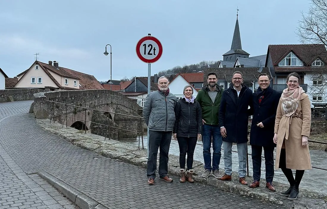 Staatssekretär Degen besucht die "Alte Brücke" in Altengronau