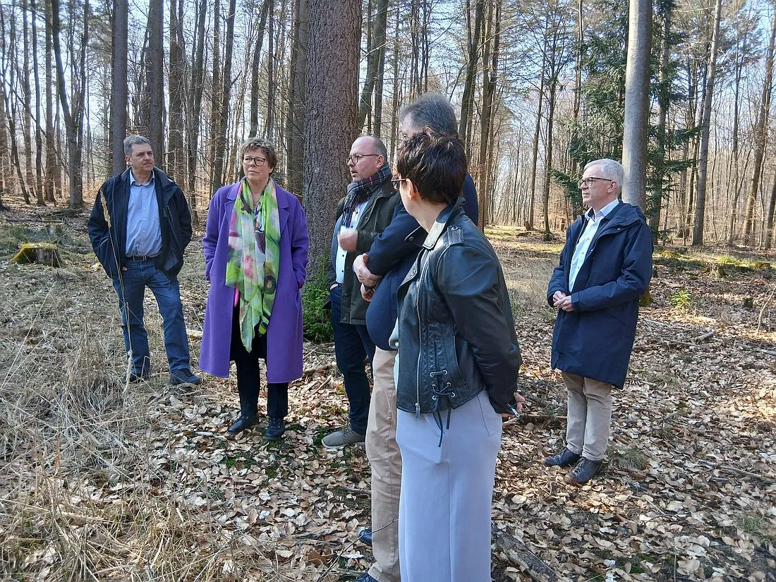 Bischöfin Dr. Beate Hoffmann besucht Nidderauer Stadtwald