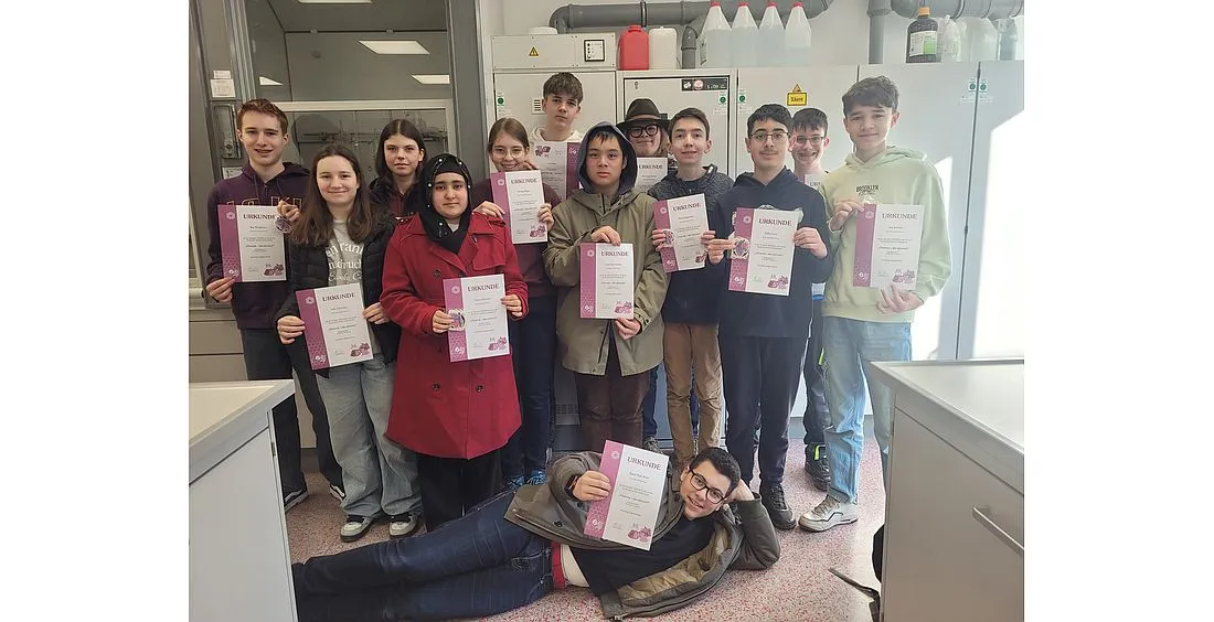 Otto-Hahn-Schule Hanau glänzt bei „Chemie – die stimmt!“