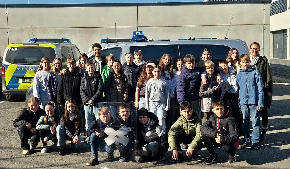 Albert-Einstein-Gymnasium: Klasse 6F im Polizeipräsidium