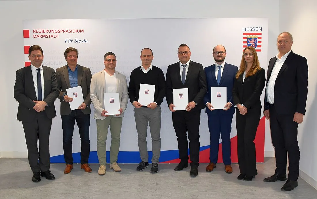 Urkunden an fünf neue Prüfingenieure übergeben