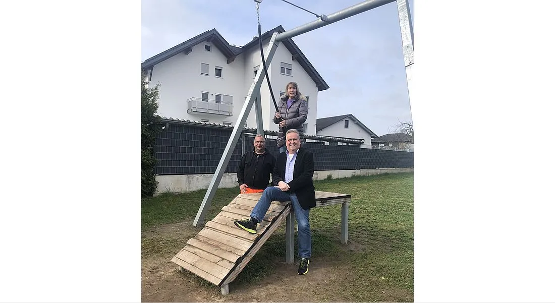 Neue Seilbahn auf Spieplatz