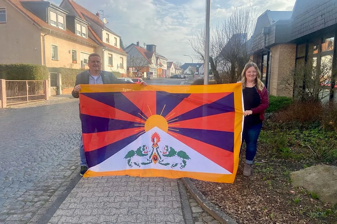 Gemeinde Hasselroth zeigt Flagge für Tibet
