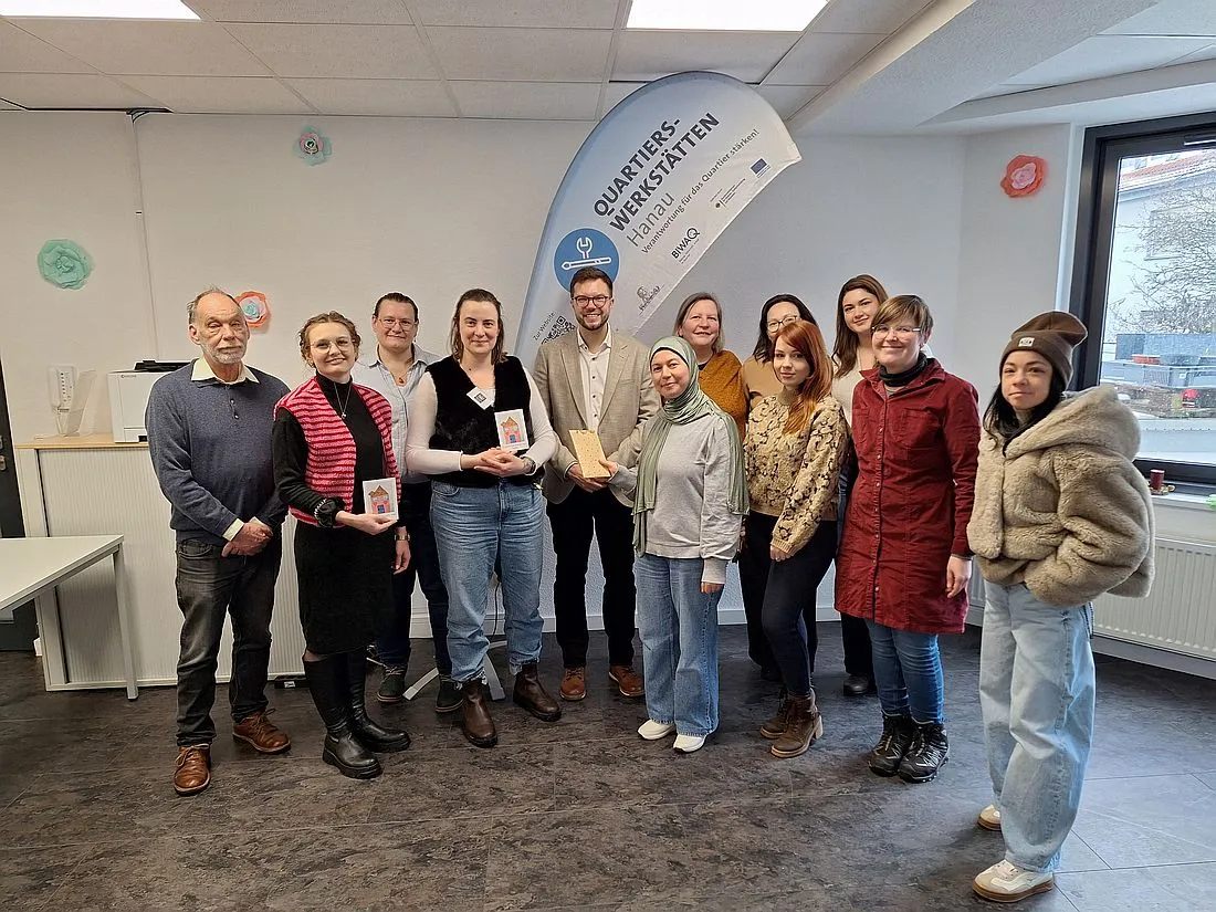 VHS-Quartierwerkstätten spenden an Frauenhaus Hanau