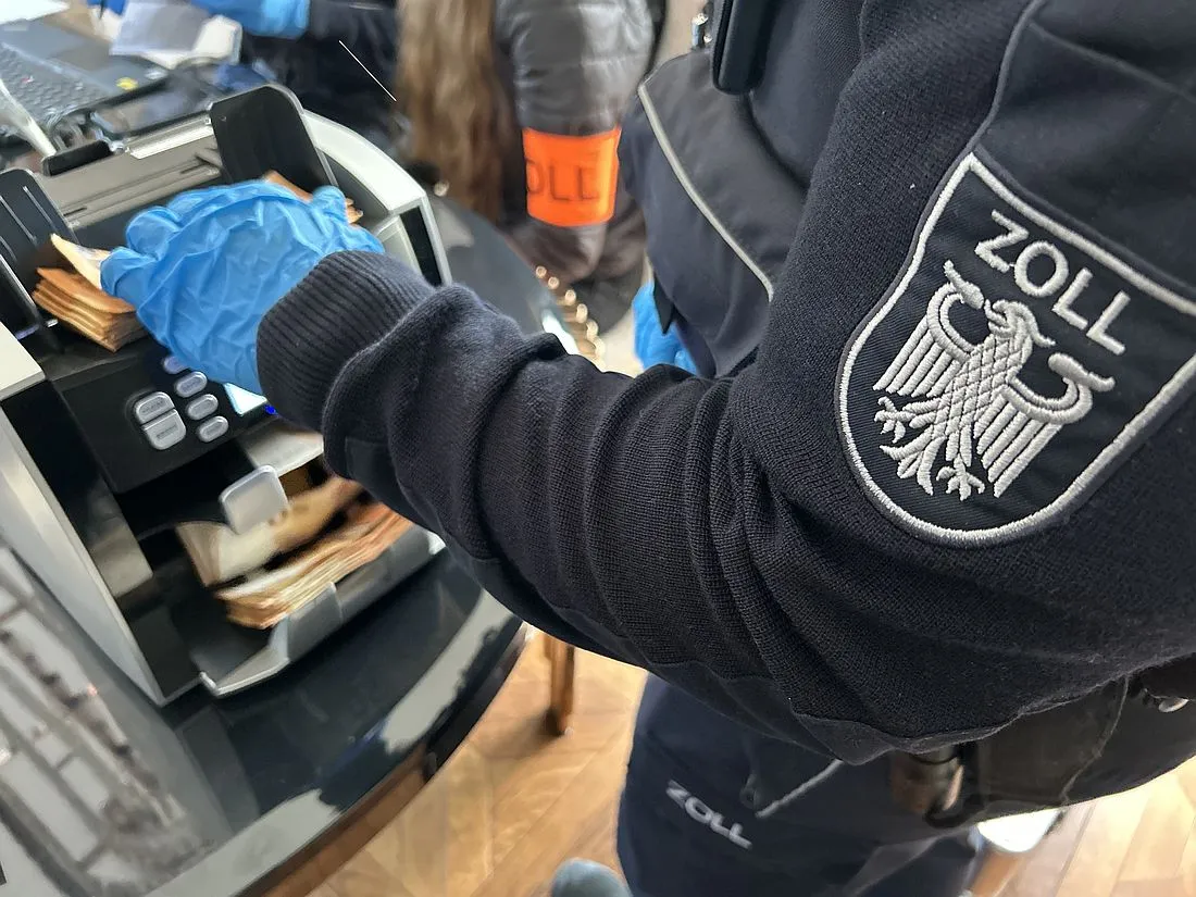 Zoll-Razzia: Organisierte Schwarzarbeit im Abbruchgewerbe