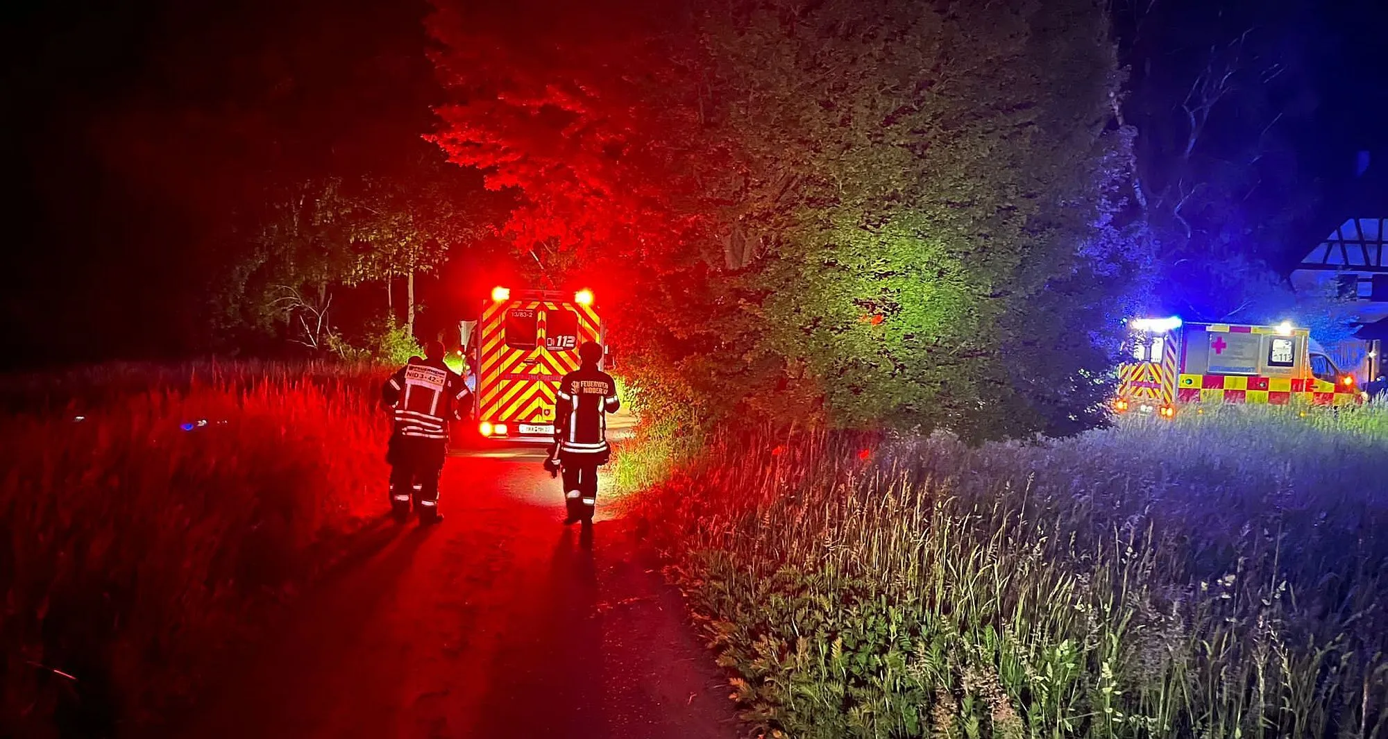 Nidderau: Feuerwehr rettet schwer verletzten Radfahrer aus Waldgebiet