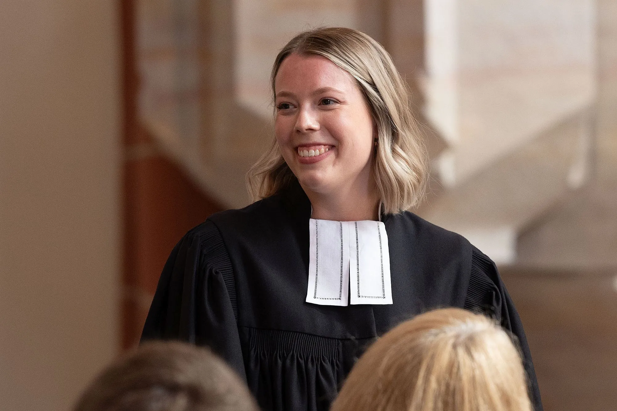 Langenselbold: Frisch ordinierte Pfarrerin Laura Richter tritt Dienst an