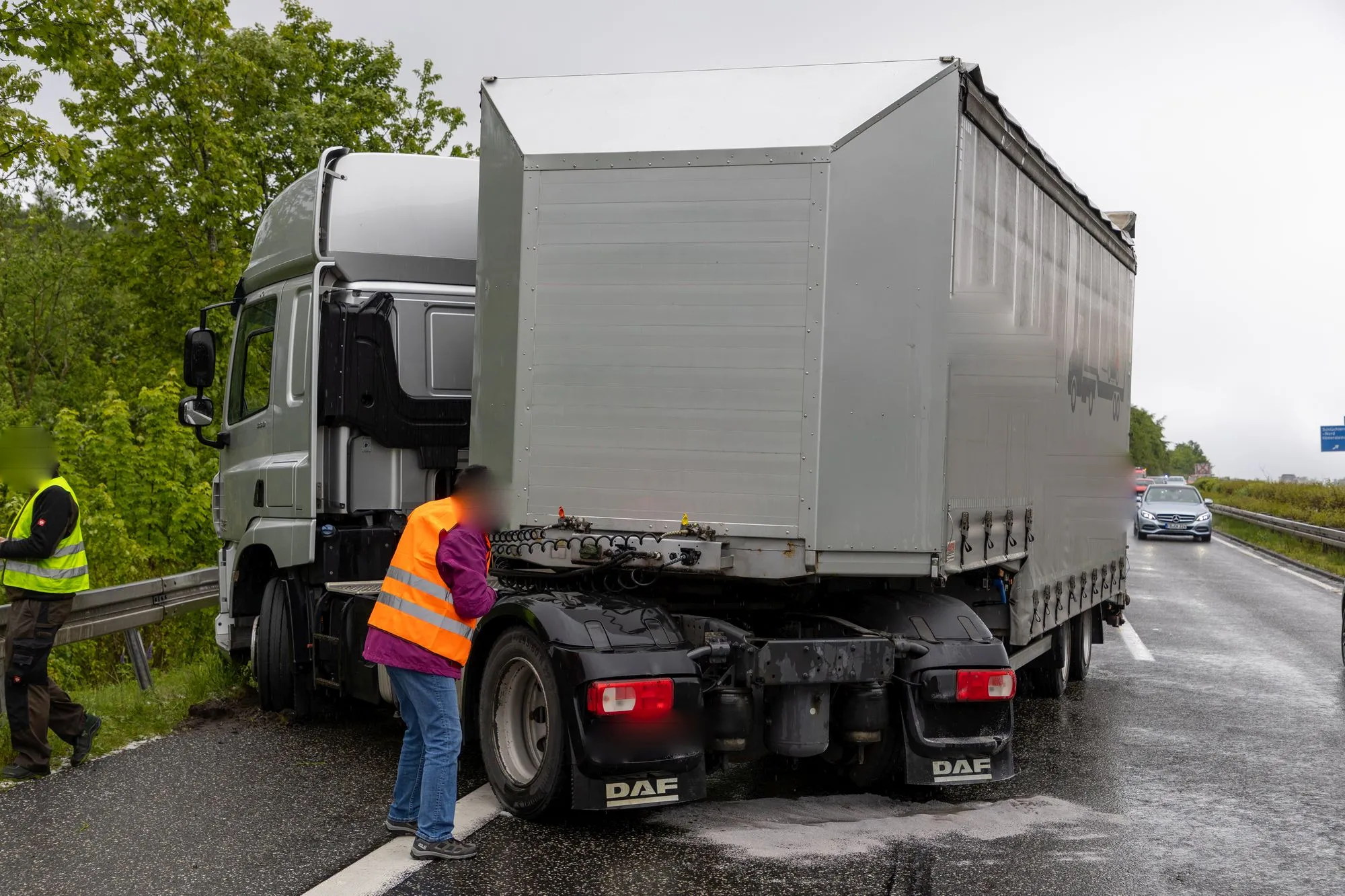 Unfallserie auf A66: Sieben Fahrzeuge, fünf Verletzte, 100.000 Euro Schaden