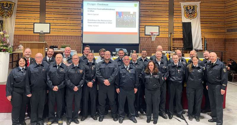 Die geehrten und beförderten Mitglieder der Einsatzabteilung der Feuerwehr Gelnhausen.