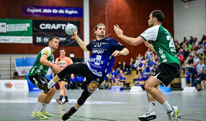 Jan-Philipp Winkler trägt auch in 2026/27 das Trikot von Handball-Drittligist HSG Hanau.