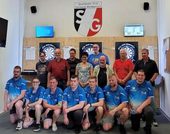 Die Steinheimer Darter (hinten im Bild) drücken den neuen Freunden aus Greifswald alle Daumen.