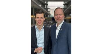 Johannes Wiegelmann und der Gelnhäuser Bürgermeister Christian Litzinger.